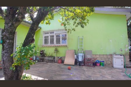 Casa à venda com 180m², 4 quartos e 2 vagas Casa à venda com 180m², 4 quartos e 2 vagasFundos