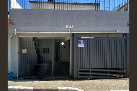 Fachada de casa para alugar com 1 quarto, 105m² em Santo Antônio, Osasco