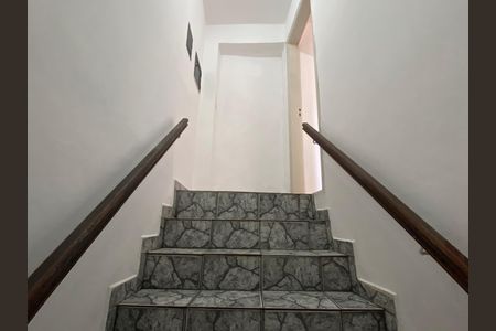 Sala - Escada de casa para alugar com 1 quarto, 105m² em Santo Antônio, Osasco