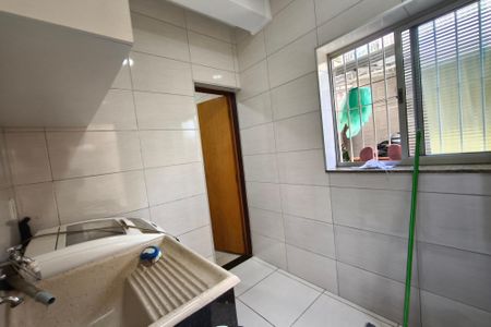 Casa à venda com 130m², 3 quartos e 1 vagaÁrea de Serviço