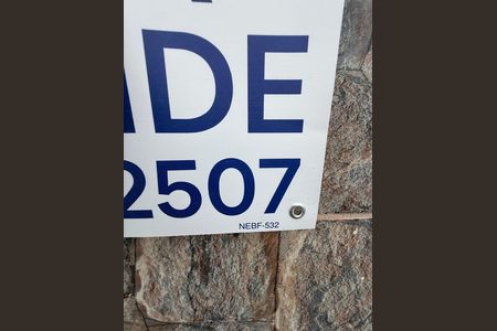 Casa à venda com 260m², 4 quartos e 3 vagas Casa à venda com 260m², 4 quartos e 3 vagasPlaca