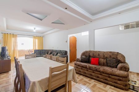 Casa à venda com 260m², 4 quartos e 3 vagas Casa à venda com 260m², 4 quartos e 3 vagasSala
