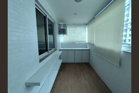 Apartamento à venda com 92m², 2 quartos e 2 vagasVaranda