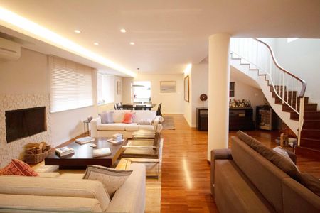 Casa à venda com 3 quartos, 348m² em Vila Madalena, São Paulo