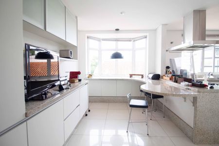 Casa à venda com 348m², 3 quartos e 4 vagas