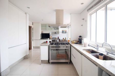 Casa à venda com 3 quartos, 348m² em Vila Madalena, São Paulo