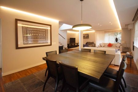 Casa à venda com 348m², 3 quartos e 4 vagas