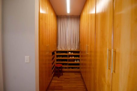 Casa à venda com 348m², 3 quartos e 4 vagas