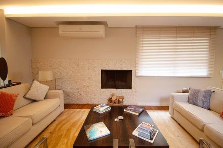 Casa à venda com 348m², 3 quartos e 4 vagas