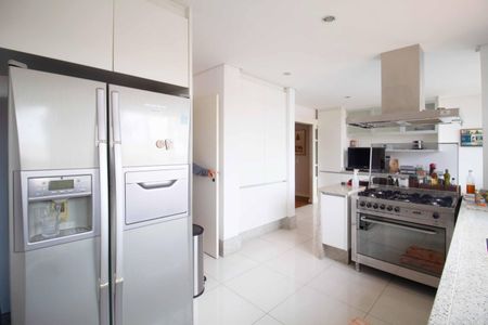 Casa à venda com 348m², 3 quartos e 4 vagas