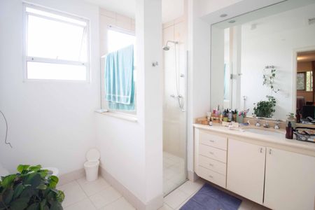 Casa à venda com 3 quartos, 348m² em Vila Madalena, São Paulo
