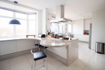 Casa à venda com 348m², 3 quartos e 4 vagas