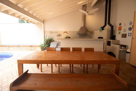 Casa à venda com 348m², 3 quartos e 4 vagas