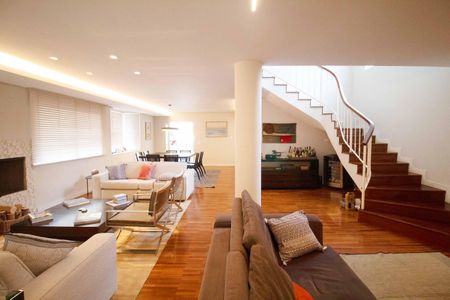 Casa à venda com 3 quartos, 348m² em Vila Madalena, São Paulo