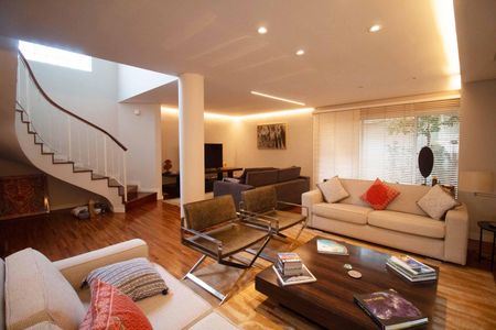 Casa à venda com 348m², 3 quartos e 4 vagas
