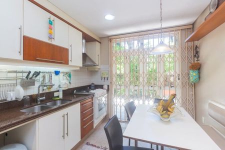 Cozinha  de casa para alugar com 3 quartos, 241m² em Petrópolis, Porto Alegre