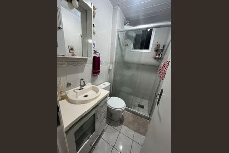 Banheiro de apartamento à venda com 1 quarto, 45m² em Farrapos, Porto Alegre