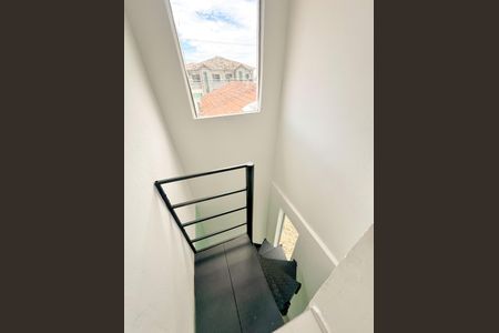 Casa para alugar com 75m², 2 quartos e 2 vagasEscada