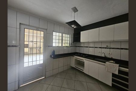 Casa à venda com 68m², 3 quartos e 1 vaga