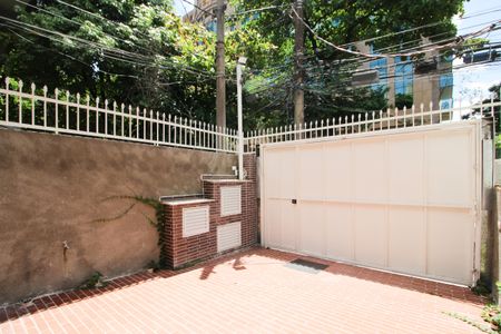 Casa para alugar com 200m², 2 quartos e 2 vagas Casa para alugar com 200m², 2 quartos e 2 vagasGaragem