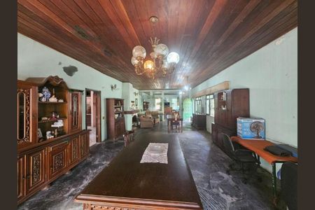 Casa à venda com 6 quartos, 400m² em Sete Praias, Diadema