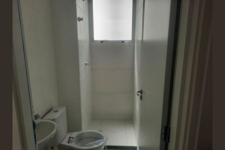 Banheiro de apartamento para alugar com 2 quartos, 50m² em Santa Cruz, Rio de Janeiro