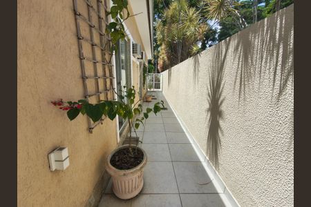 Casa de condomínio à venda com 253m², 4 quartos e 3 vagas