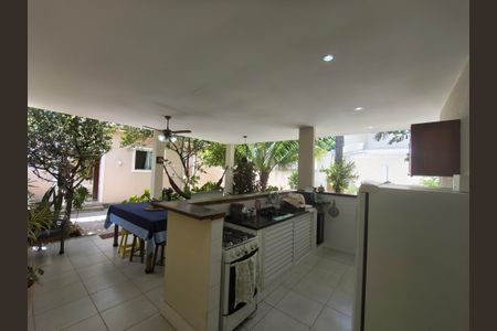 Casa de condomínio à venda com 253m², 4 quartos e 3 vagas