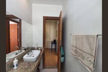 Casa de condomínio à venda com 253m², 4 quartos e 3 vagas