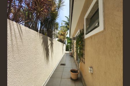 Casa de condomínio à venda com 253m², 4 quartos e 3 vagas