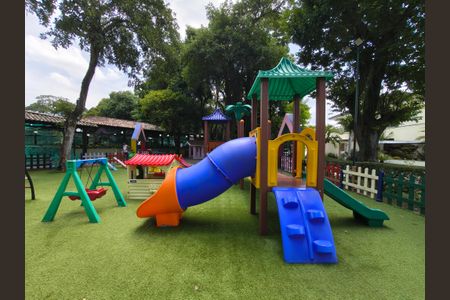 Casa de condomínio à venda com 253m², 4 quartos e 3 vagas