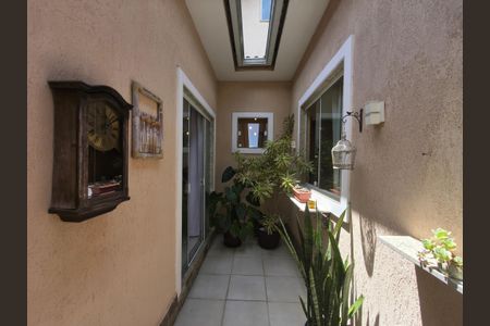 Casa de condomínio à venda com 253m², 4 quartos e 3 vagas