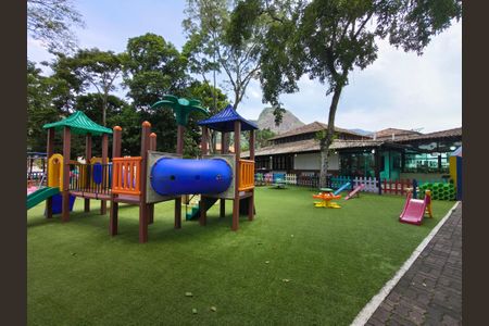 Casa de condomínio à venda com 253m², 4 quartos e 3 vagas