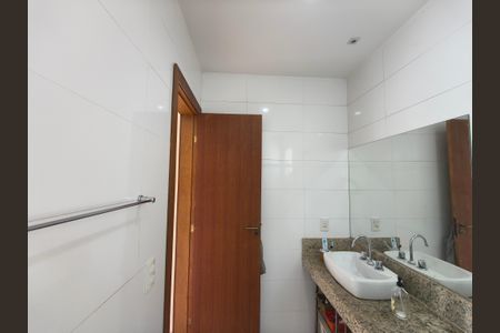 Casa de condomínio à venda com 253m², 4 quartos e 3 vagas