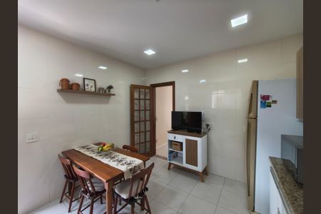 Casa de condomínio à venda com 253m², 4 quartos e 3 vagas