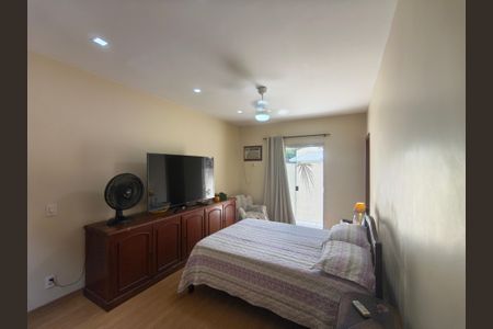 Casa de condomínio à venda com 253m², 4 quartos e 3 vagas