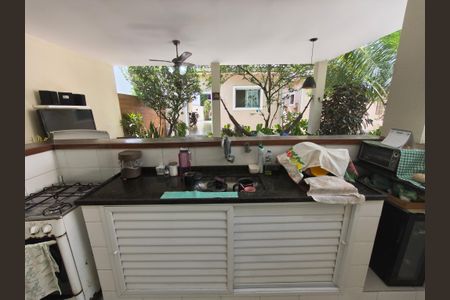 Casa de condomínio à venda com 253m², 4 quartos e 3 vagas