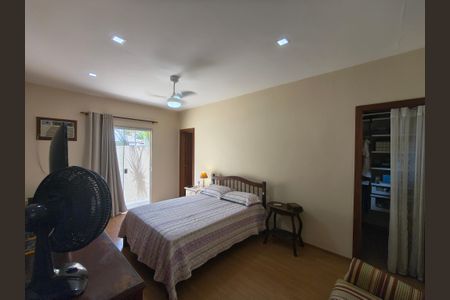 Casa de condomínio à venda com 253m², 4 quartos e 3 vagas