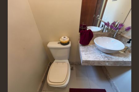 Casa de condomínio à venda com 253m², 4 quartos e 3 vagas