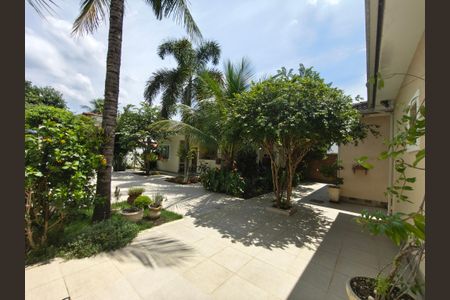 Casa de condomínio à venda com 253m², 4 quartos e 3 vagas