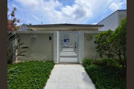 Casa de condomínio à venda com 253m², 4 quartos e 3 vagas