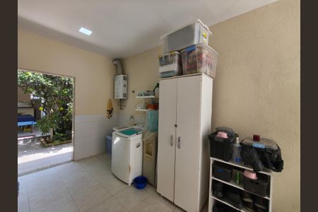 Casa de condomínio à venda com 253m², 4 quartos e 3 vagas