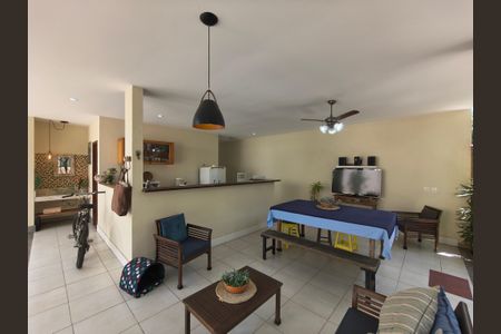 Casa de condomínio à venda com 253m², 4 quartos e 3 vagas