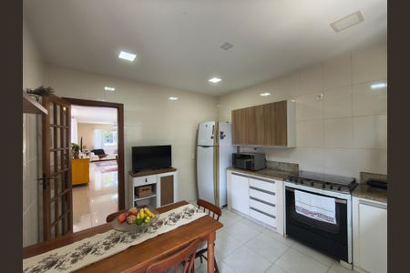 Casa de condomínio à venda com 253m², 4 quartos e 3 vagas