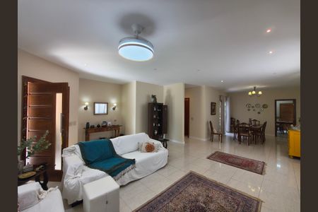 Casa de condomínio à venda com 253m², 4 quartos e 3 vagas