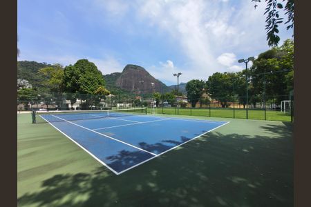 Casa de condomínio à venda com 253m², 4 quartos e 3 vagas