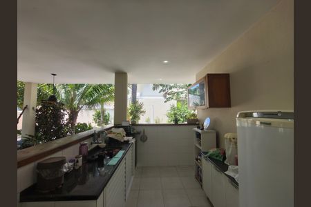 Casa de condomínio à venda com 253m², 4 quartos e 3 vagas