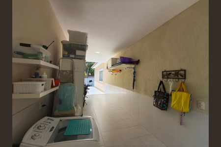 Casa de condomínio à venda com 253m², 4 quartos e 3 vagas
