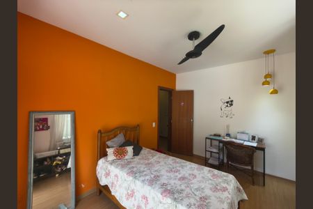 Casa de condomínio à venda com 253m², 4 quartos e 3 vagas