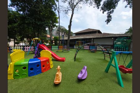 Casa de condomínio à venda com 253m², 4 quartos e 3 vagas